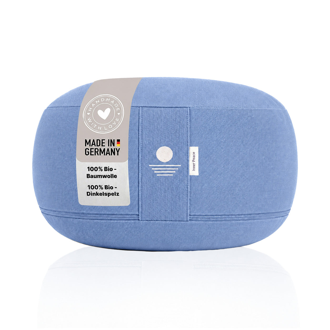 Yogakissen rund Hellblau mit Detail des Bio-Baumwoll-Bezugs und Made-in-Germany-Label